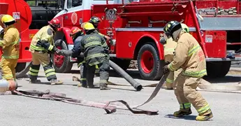 Buscan Bomberos aportaci&oacute;n de Pozos