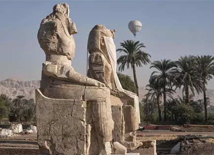 Egipto revela estatuas colosales restauradas de Amenhotep III en Luxor Egipto revela estatuas colosales restauradas de Amenhotep III en Luxor