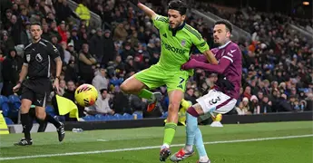 Jiménez y el Fulham logran triunfo en casa