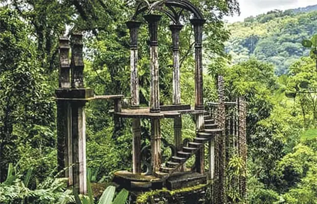 Pl&aacute;tica sobre Edward James