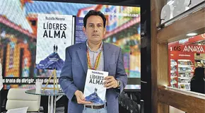 Rodolfo Moreno present&oacute; L&iacute;deres con Alma en la FIL