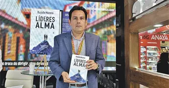 Rodolfo Moreno presentó Líderes con Alma en la FIL