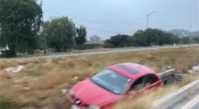 Solo daños tras salida de camino en la carretera 57