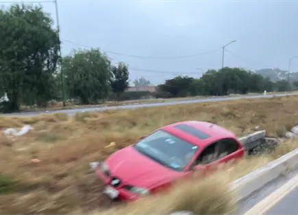 Solo daños tras salida de camino en la carretera 57 Solo daños tras salida de camino en la carretera 57