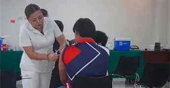 Vacunan a alumnos contra el VPH