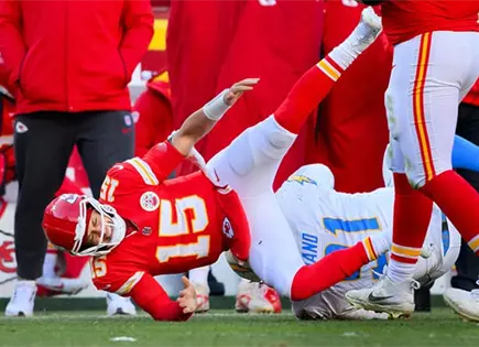 Eliminan Chargers a Chiefs de playoffs