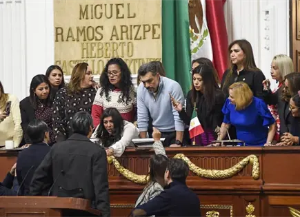 Video | PAN y Morena arman zafarrancho en Congreso de la CDMX Video | PAN y Morena arman zafarrancho en Congreso de la CDMX