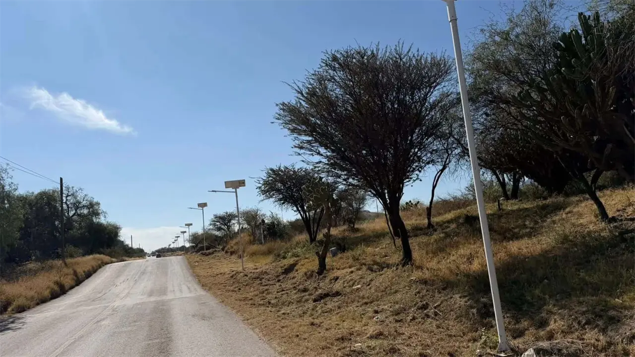 Mejoran iluminación y condiciones del camino de acceso a Arroyos