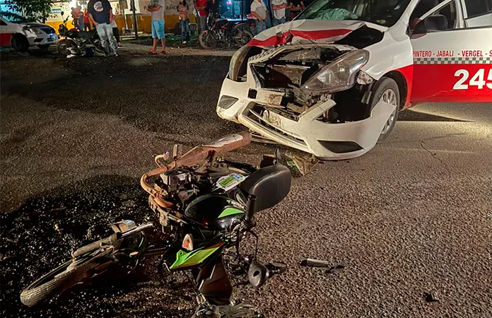 Taxista arrolla y da muerte a motociclista