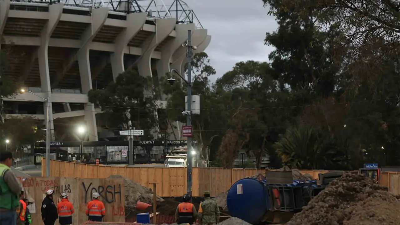 Vuelca pipa de gasolina en Coyoacán