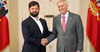 Boric y Kast se re&uacute;nen en La Moneda