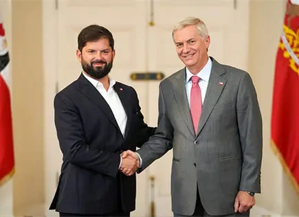 Boric y Kast se re&uacute;nen en La Moneda