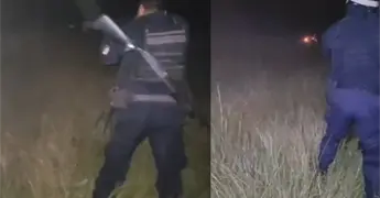 Captan a polic&iacute;as jugando al pistolero