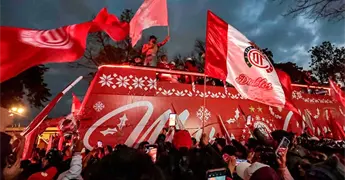 Desfila Toluca por su bicampeonato