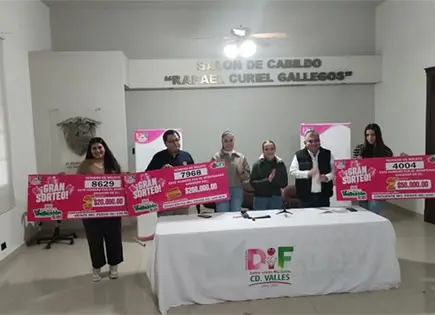Entregan premios de rifa del Vallest&oacute;n