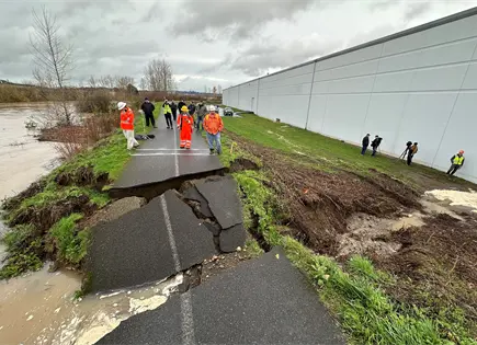 Evacuaciones inmediatas en suburbios del sur de Seattle Evacuaciones inmediatas en suburbios del sur de Seattle