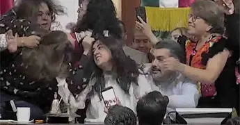 Diputadas se enfrentan a golpes por disputa pol&iacute;tica