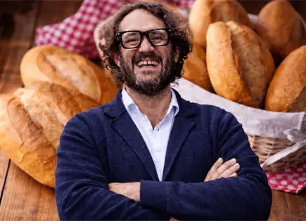 Richard Hart pide disculpas por descalificar la cultura del pan en M&eacute;xico