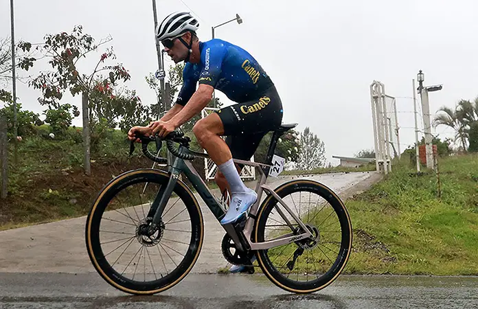 Alex Gil, el mejor de Canel´s-Java