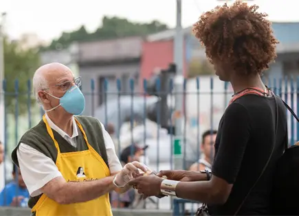 Arzobispo de Sao Paulo restringe actividad en redes sociales de sacerdote Lancellotti