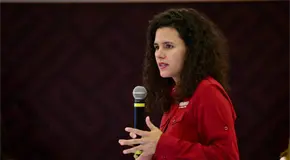 Luisa Mar&iacute;a Alcalde eval&uacute;a invitaci&oacute;n de Sheinbaum