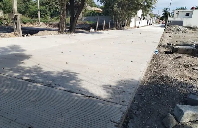 Pavimentan calle de Lomas Oriente