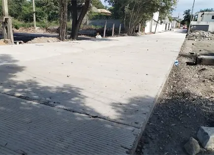 Pavimentan calle de Lomas Oriente Pavimentan calle de Lomas Oriente