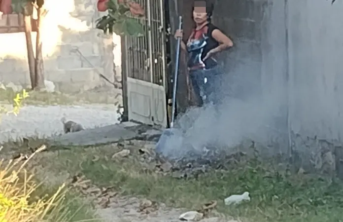 Vecinos reportan quema de basura en la R. Curiel