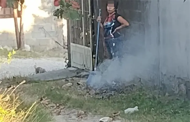 Vecinos reportan quema de basura en la R. Curiel