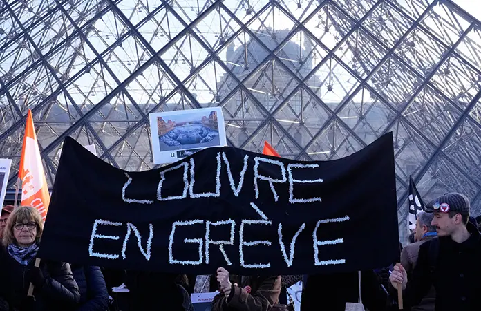 Empleados de Louvre, prorrogan su huelga