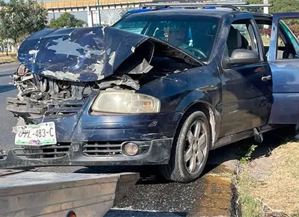 Autos quedan inservibles en carambola de la &acute;57