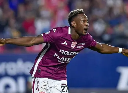 Club Le&oacute;n ficha a Diber Cambindo