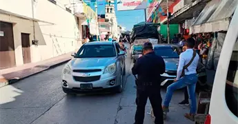 Conductor agrede a mujer polic&iacute;a
