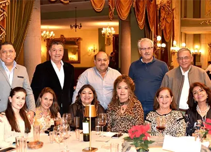 CONVIVEN SOCIOS DE LA LONJA