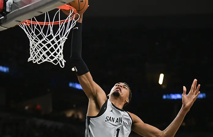 Spurs aplastan a los Wizards