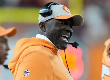 Todd Bowles lidera a los Buccaneers tras derrota en conferencia