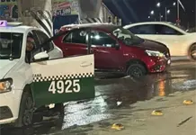 Enorme hoyanco en G&aacute;lvez provoca aver&iacute;as en varios autos