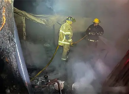 Cortocircuito provoca incendio en una casa
