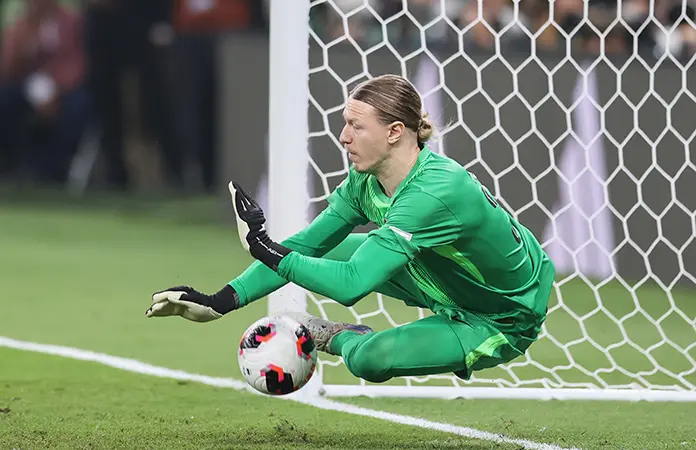 Matvey Safonov jugó lesionado