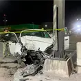 Muere conductor al estrellarse contra un poste