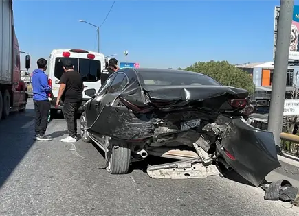 Galería | Trasladan a dos heridos en carambola sobre la 57 Galería | Trasladan a dos heridos en carambola sobre la 57