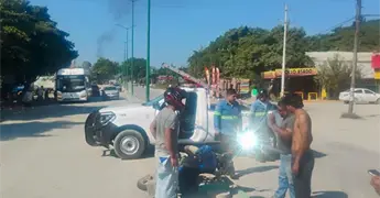 Cae motociclista, evita atropellar a adulto