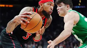 Celtics vencen a Raptors en declive