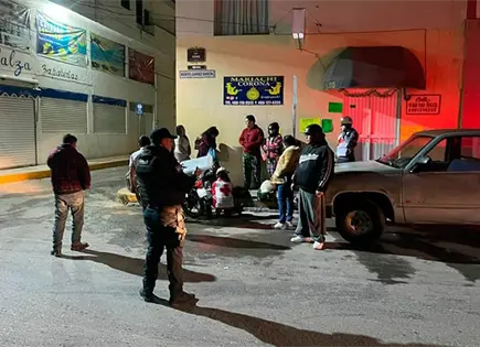 Chocan motociclistas, dos personas lesionadas