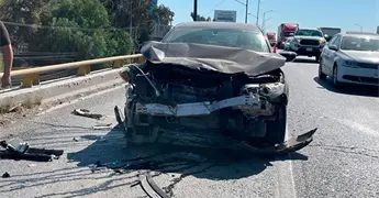 Dos heridos y fuertes da&ntilde;os, en carambola