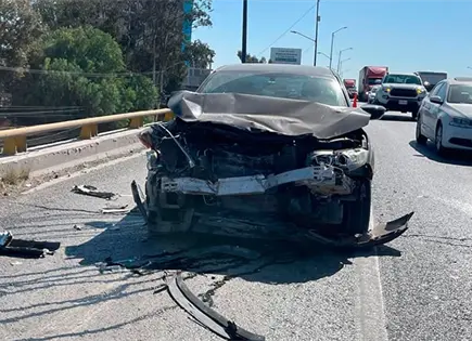 Dos heridos y fuertes da&ntilde;os, en carambola