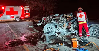 Dos muertos y una mujer grave tras fatal choque en la Valles–Naranjo