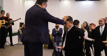 Gallardo se re&uacute;ne con l&iacute;deres evang&eacute;licos