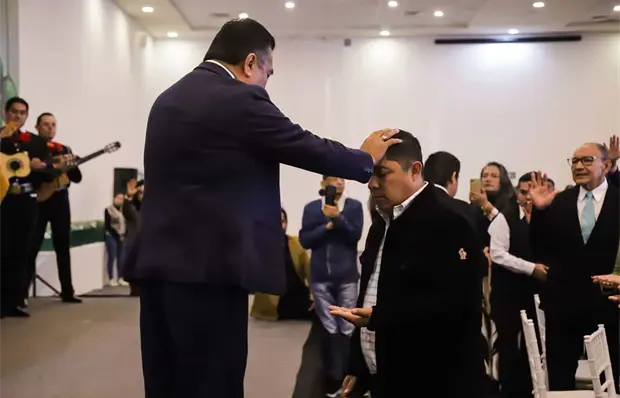 Gallardo se re&uacute;ne con l&iacute;deres evang&eacute;licos