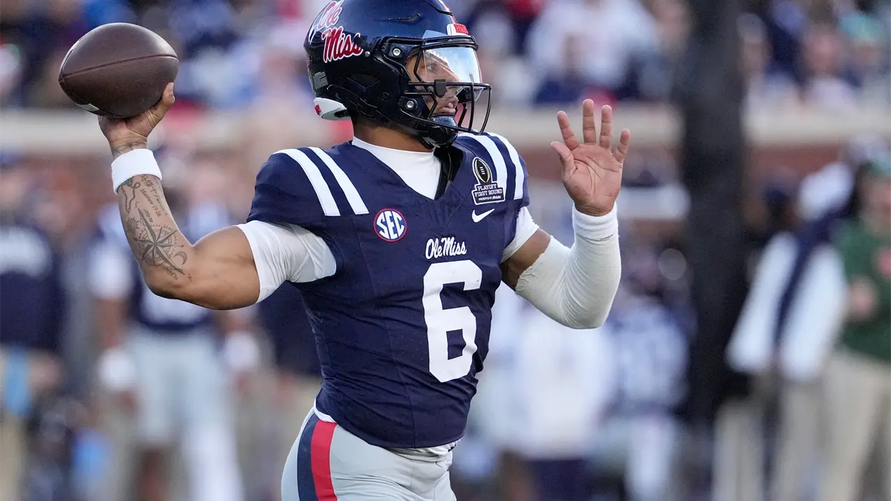 Ole Miss aplasta a Tulane en el playoff de fútbol americano colegial